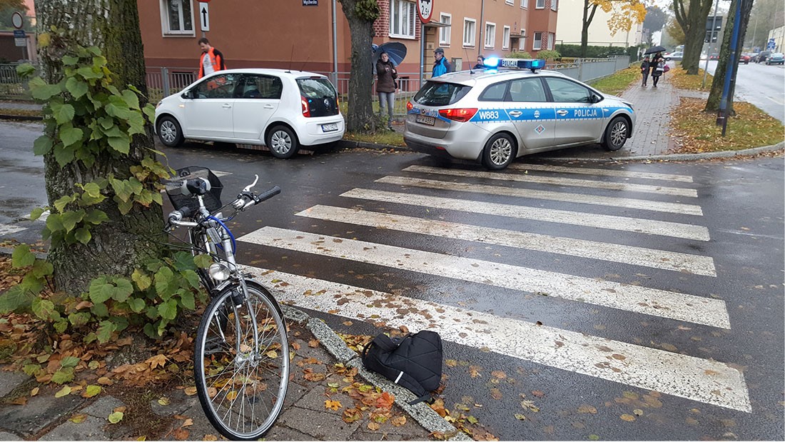 Potrącenie rowerzysty na pasach