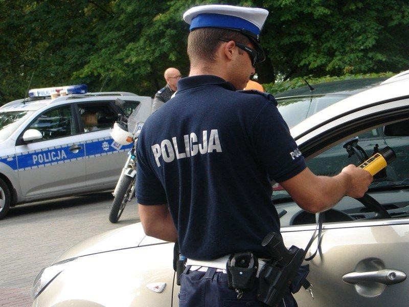 Rozboje, atak z nożęm na policjanta, pijani za kierownicą, wypadki drogowe