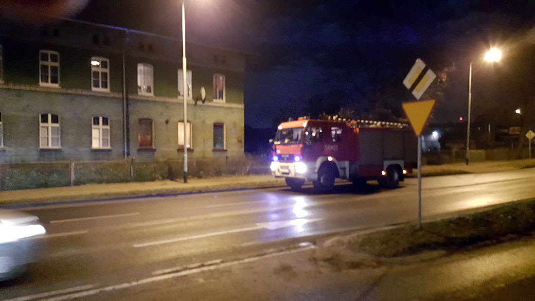 Przez świeczkę o mało nie spłonęło mieszkanie