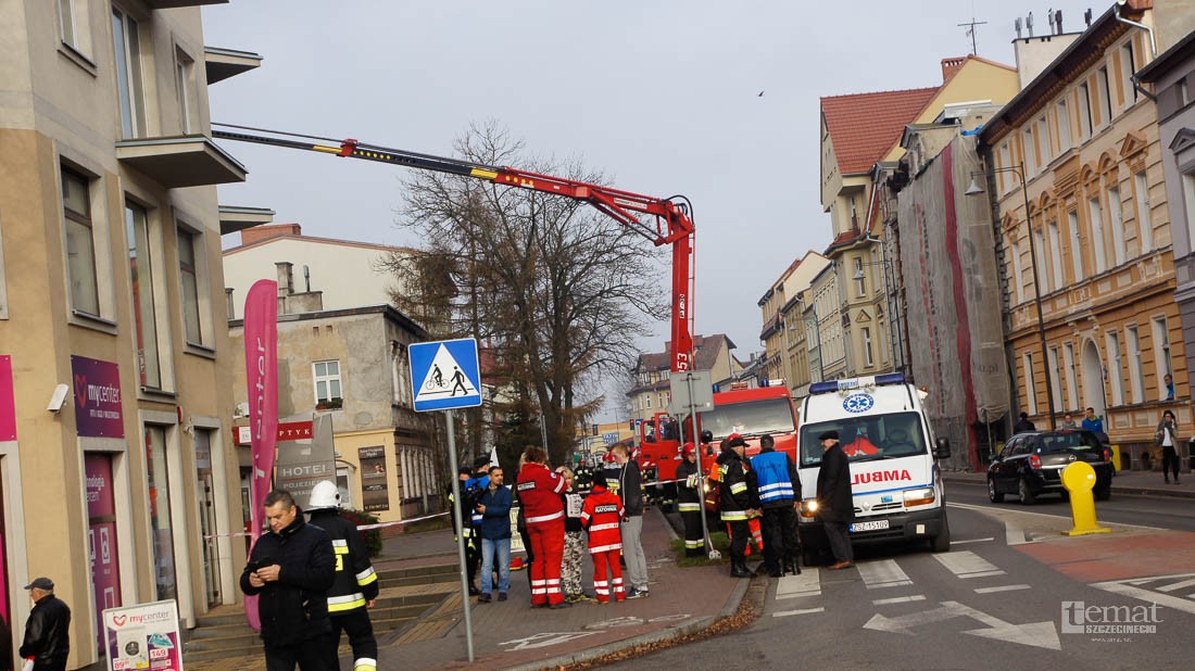 Pożar w hotelu, obok którego rozbił się samochód