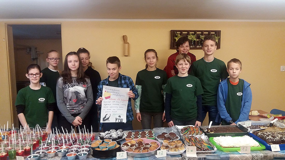 W Społecznej  zbierali pieniądze na leczenie Narii i Weroniki