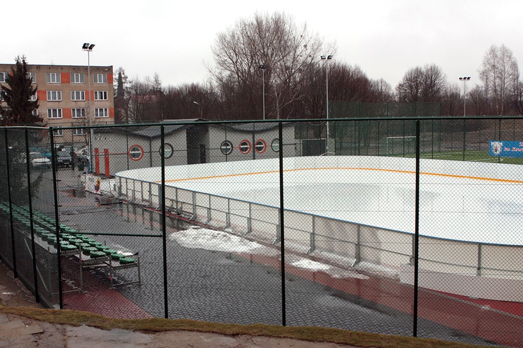 Czas na łyżwy! Sztuczne lodowisko już czynne