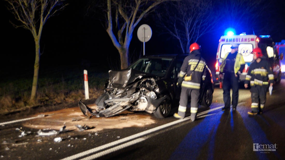 Wjechał w tył traktora. Cud, że nikt nie ucierpiał