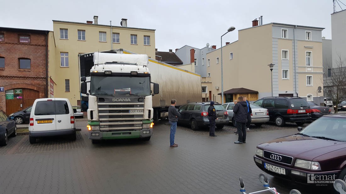 Jedna ciężarówka zablokowała dwie ulice