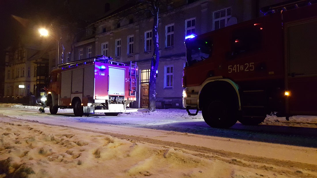 Groźny czad na ul. Pileckiego. Mężczyzna w ciężkim stanie