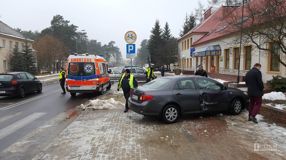 Zderzenie traktora z toyotą. Poszkodowana między innymi kobieta w ciąży