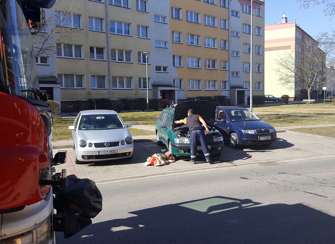 Zwarcie w silniku przyczyną pożaru peugeota