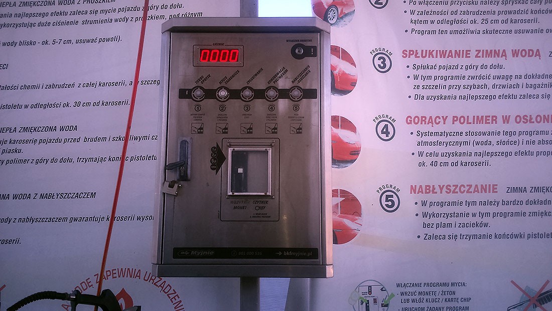 Złodziej chciał okraść automat z monet