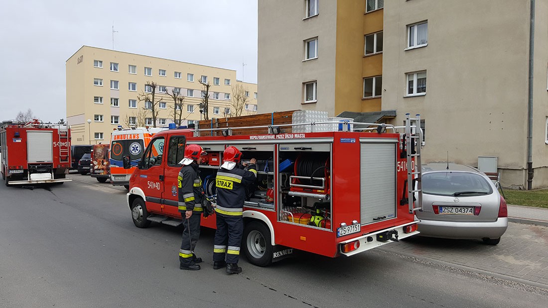 Chwile grozy w bloku na Budowlanych. Kobieta zamknęła się w mieszkaniu i groziła odkręceniem gazu