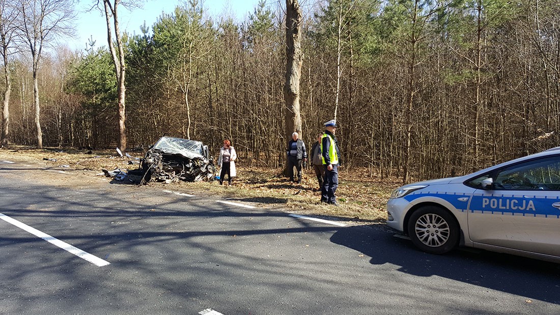 Dwóch wyprzedzało na raz. Zmiażdżony citroen, 