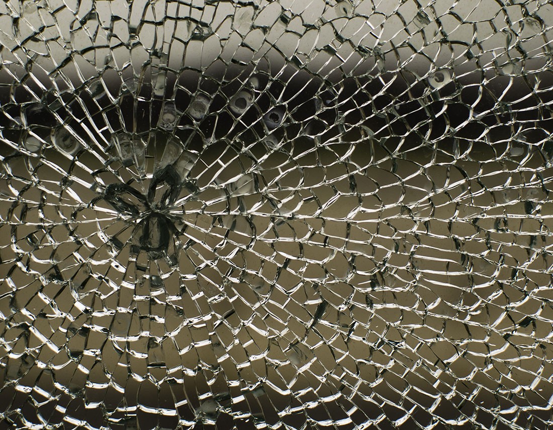 31-latek pokłócił się z rodzicami i ze złości zbił szybę w aptece