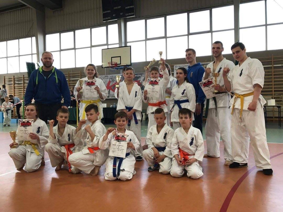 Nasi karatecy wracają z ośmioma medalami