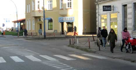 Na pasach przejechał dziecko, podwiózł do domu i... odjechał.