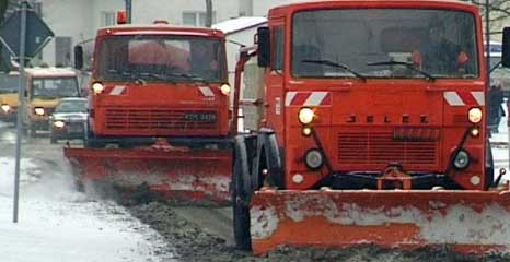 Śnieg na drogach – PGK w akcji