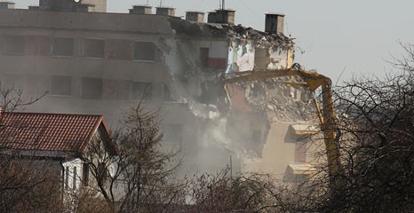 Komatsu w natarciu – burzą Dom Młodego Robotnika