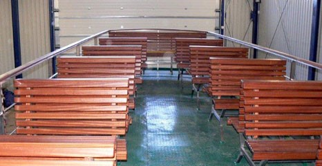 „Księżna” w mahoniu, z barkiem i pokładem słonecznym