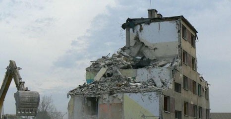 Awantura o Dom Młodego Robotnika – rozbierać czy burzyć?