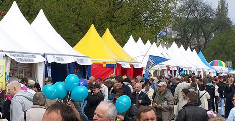 Skromna promocja Szczecinka w Szczecinie 