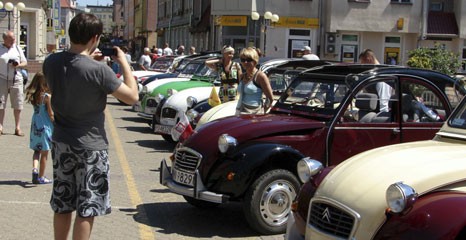 Miłośnicy zabytkowych citroenów gościli w Szczecinku