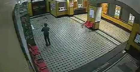 Ograbili kiosk na dworcu PKP – już siedzą  (obejrzyj video z kamery na dworcu)