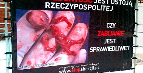 Wstrząsa i poraża – kontrowersyjna wystawa w Szczecinku