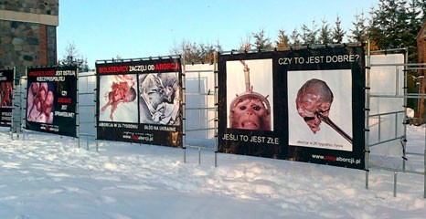 Kontrowersyjna wystawa teraz na osiedlu Zachód