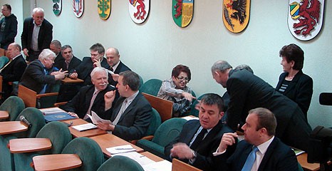 Sesja Rady Powiatu: O powietrzu, dzieciach i szpitalu