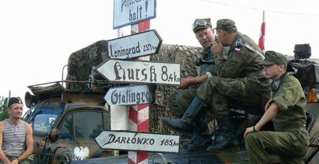 Borne: Jak co roku przyjedzie Wehrmacht, Armia Czerwona i US Army