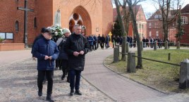 Męski różaniec na ulicach Szczecinka. „Musimy być silni mocą krzyża Chrystusowego”