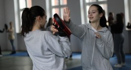 Jak się bronić, to skutecznie. Nastolatki też się tego uczą