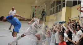 Niesamowity doping i piękna wygrana. Wielim Szczecinek z awansem do II ligi! [DUŻO ZDJĘĆ, WIDEO]