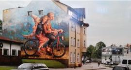 Re:Kradną księżyc i uciekają na rowerze. Nowy mural na ulicach Szczecinka
