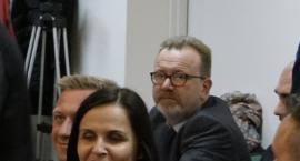 Radny chce płacić za tylne, lewe koło i pyta o pieniądze na SAPiK 