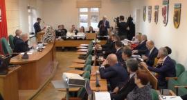 Kto oczernia starostę i dlaczego poseł nie mógł zabrać głosu? Burzliwa sesja w powiecie