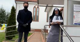 Młody filmowiec ze „społecznej” w Szczecinku pomaga hospicjum. Sam drukuje przyłbice