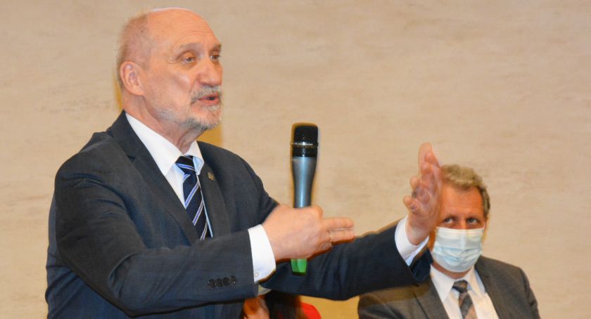 Antoni Macierewicz w Jarosławiu. Grupa Rebeliantów Podkarpackich pyta: GDZIE JEST WRAK? 