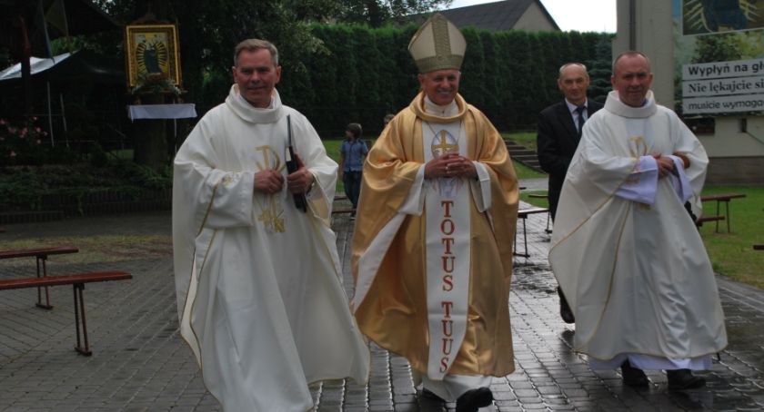  Relikwie św. Jana Pawła II są już w sanktuarium w Tuligłowach (ZDJĘCIA, WIDEO)