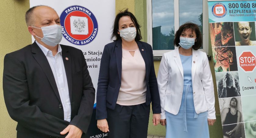 O ogniskach koronawirusa w powiecie, badaniu pracowników zakładów mięsnych, tworzeniu izolatorium - mówił podczas konferencji dyrektor wojewódzkiego sanepidu 