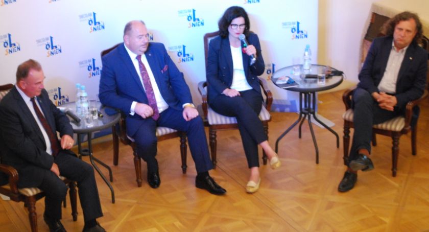 Aleksandra Dulkiewicz, Jacek Karnowski i Piotr Adamowicz rozmawiali w Jarosławiu o roli samorządu