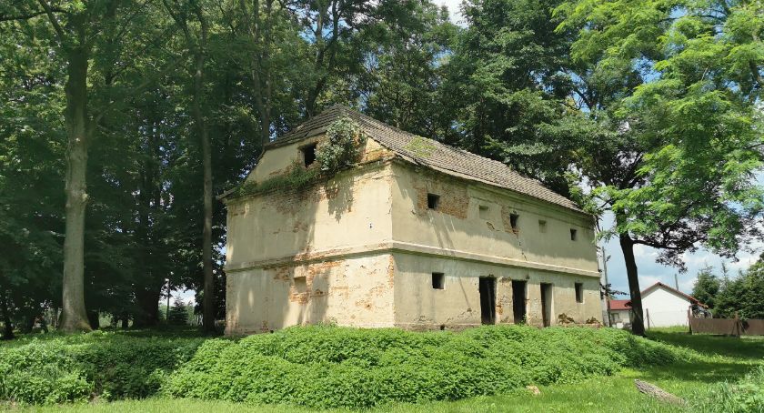 Chcą uratować zabytkowy spichlerz w Tyniowicach