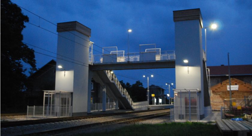 Gdyby kładka była trochę dłuższa... Do domu muszą iść dookoła 