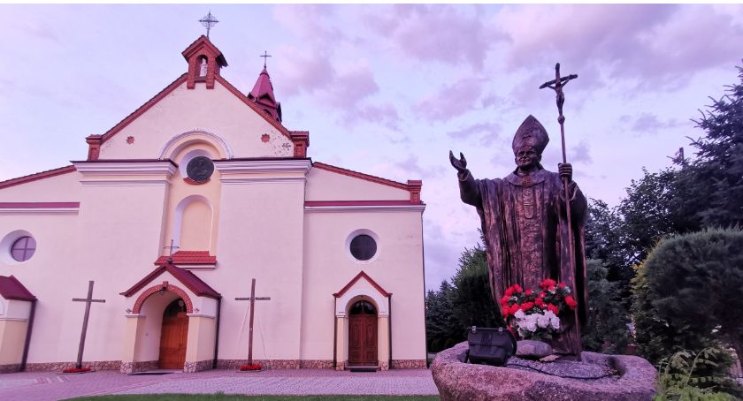 Pamiętamy o papieżu. Miejsca upamiętnienia Jana Pawła II w gminie Jarosław
