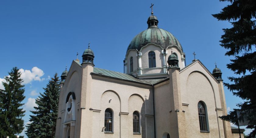 Cerkwie ziemi jarosławskiej. Dawna cerkiew greckokatolicka, obecnie kościół rzymskokatolicki p.w. Narodzenia NMP w Świętem 
