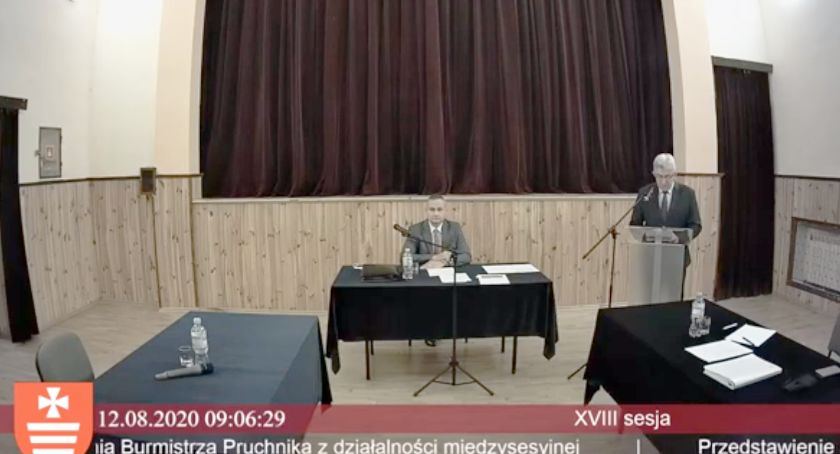 Sesja Rady Miejskiej w Pruchniku. O wielkich ilościach śmieci i małej motywacji strażaków 