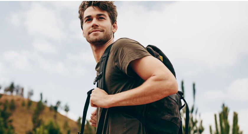 Dlaczego warto kupić dedykowane plecaki trekkingowe na górskie wędrówki?