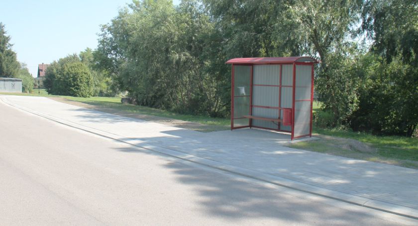 Inwestycje drogowe w gminach: Radymno, Wiązownica, Laszki, Jarosław. Nowe nawierzchnie dróg, chodniki i zatoczki autobusowe