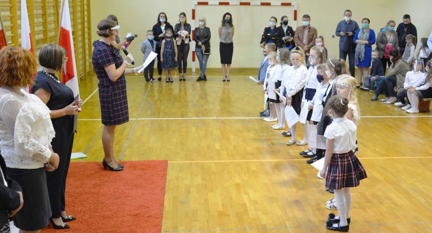 Szkołom przekazano maseczki, termometry i płyny do dezynfekcji. Rok szkolny rozpoczęty bez przeszkód 