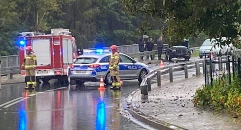 Dwa wypadki na tym samym łuku drogi w Bystrowicach