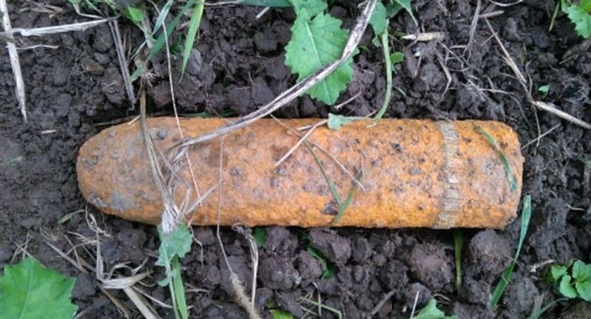  Pocisk artyleryjski znaleziony podczas praw polowych