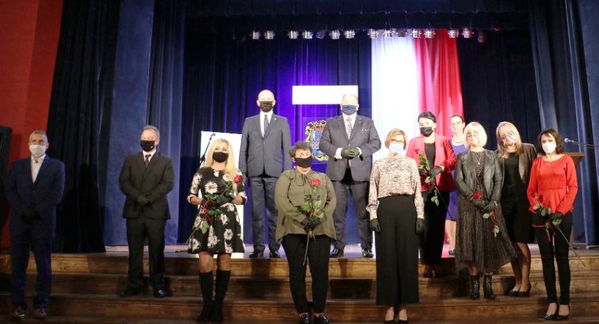Burmistrz odznaczył nauczycieli z okazji Dnia Edukacji Narodowej
